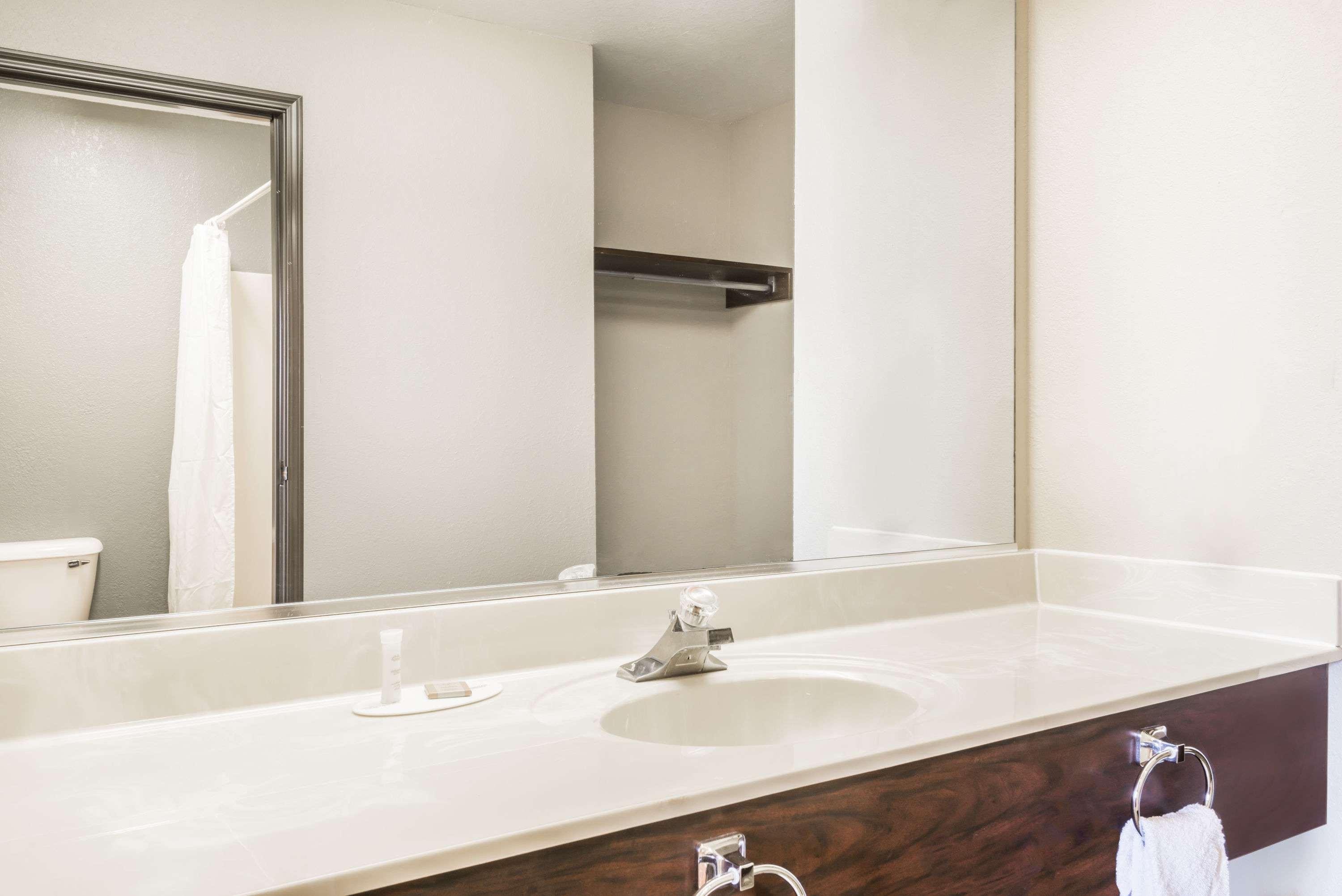 Super 8 By Wyndham Madison In Hotel Exterior photo