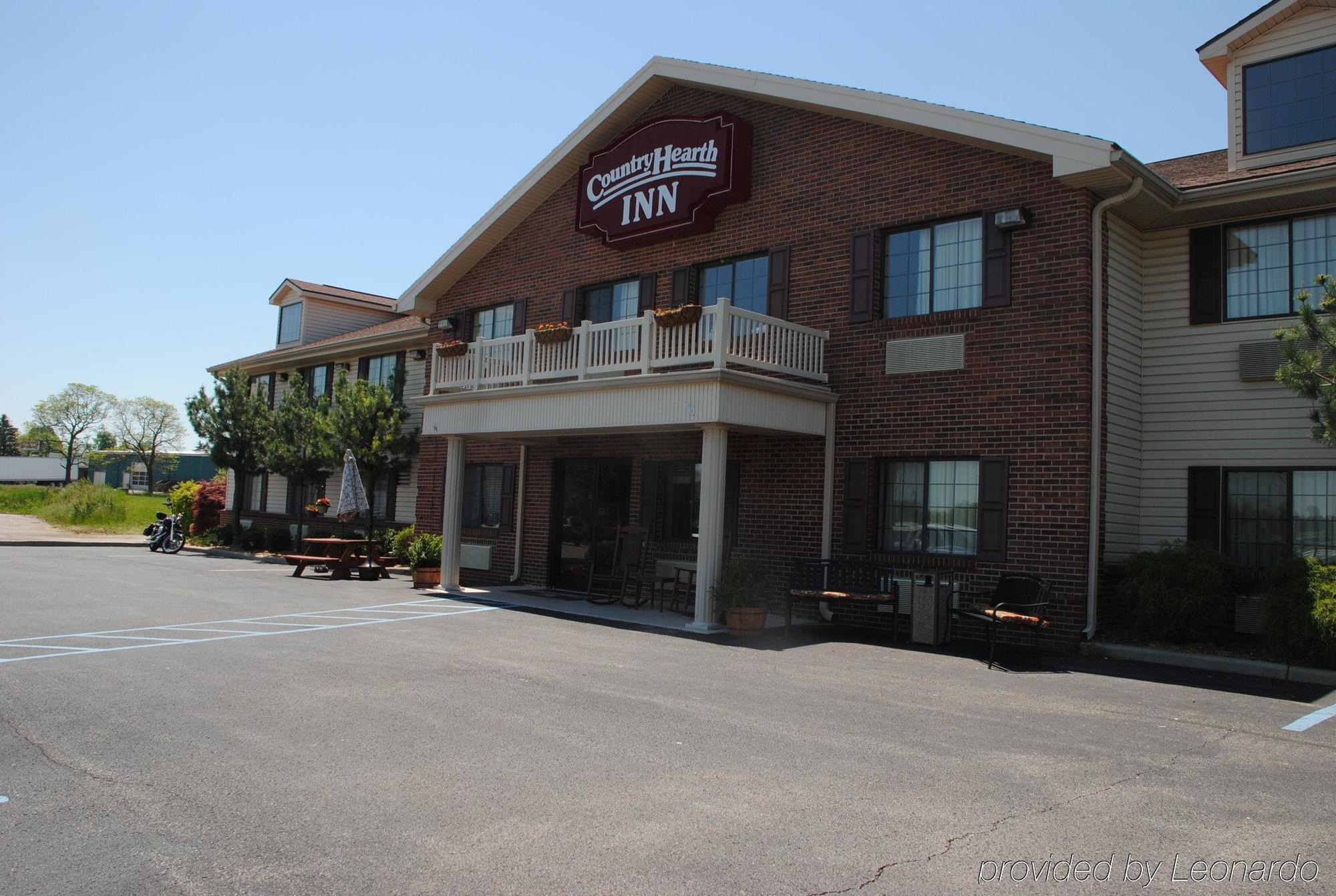 Super 8 By Wyndham Madison In Hotel Exterior photo