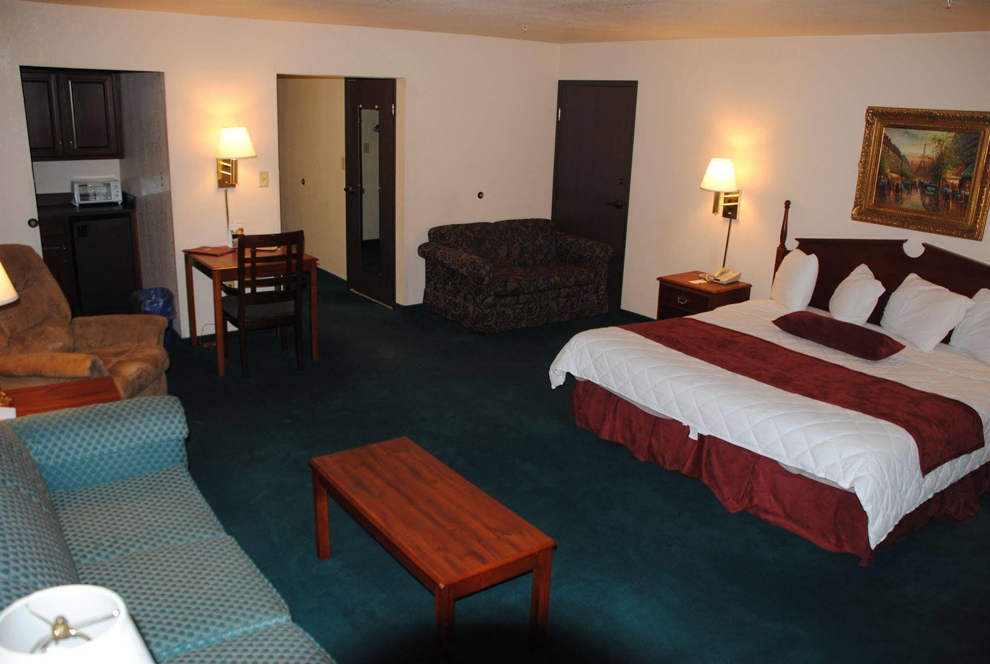 Super 8 By Wyndham Madison In Hotel Exterior photo